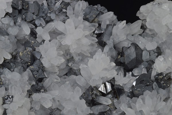 Pyrite on Sphalerite, Quartz