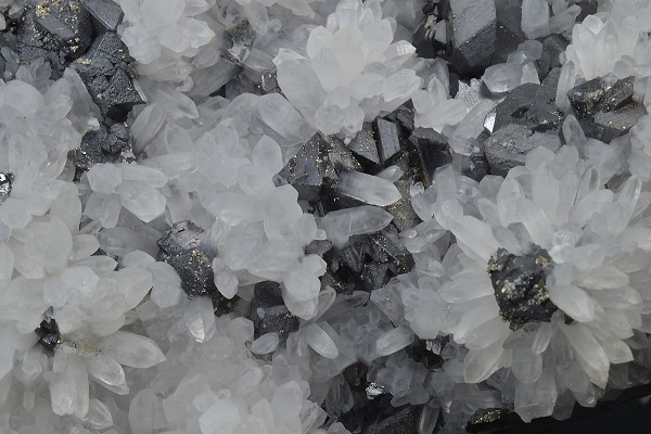 Pyrite on Sphalerite, Quartz
