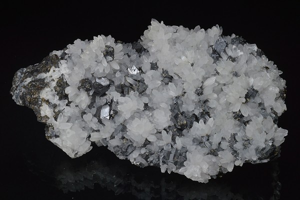 Pyrite on Sphalerite, Quartz