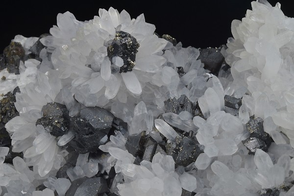 Pyrite on Sphalerite, Quartz
