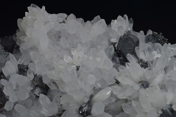 Pyrite on Sphalerite, Quartz