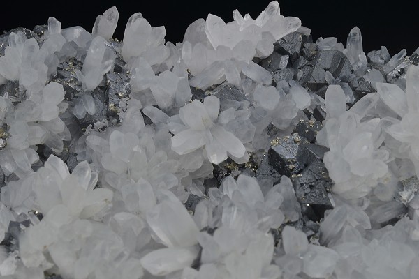Pyrite on Sphalerite, Quartz