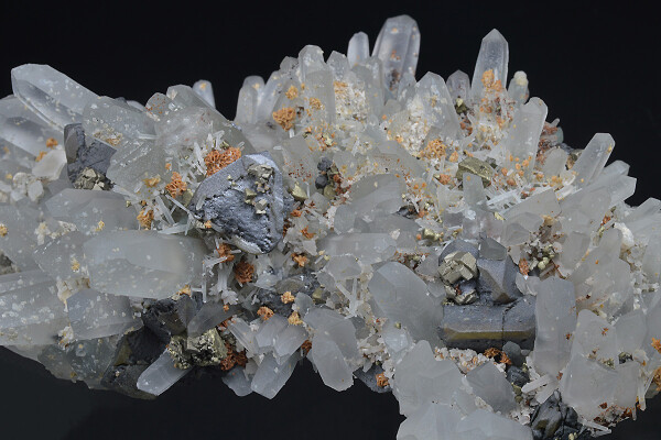 Cleiophane on Quartz, Chalcopyrite, Calcite