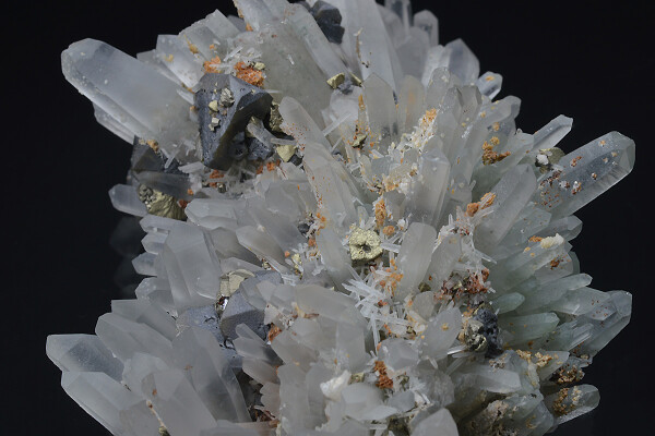 Cleiophane on Quartz, Chalcopyrite, Calcite