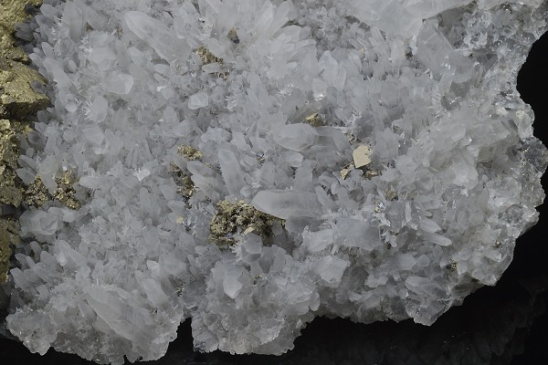Chalcopyrite on Quartz