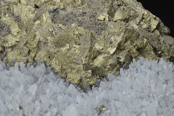 Chalcopyrite on Quartz