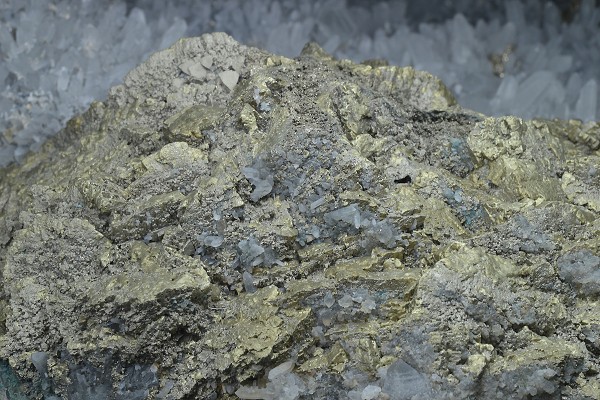 Chalcopyrite on Quartz