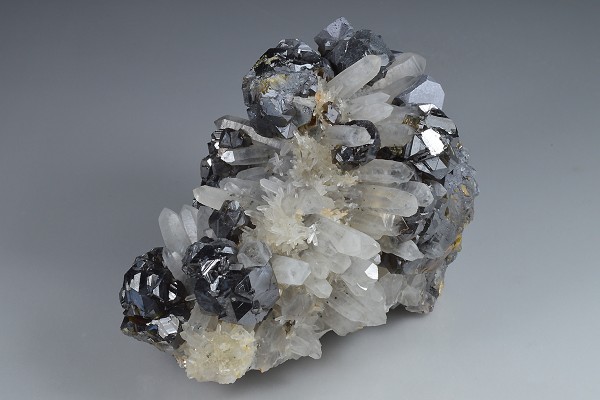 Cleiophane on Quartz, Galena