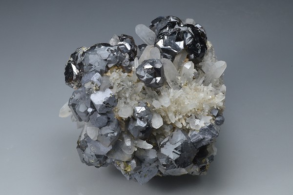 Cleiophane on Quartz, Galena