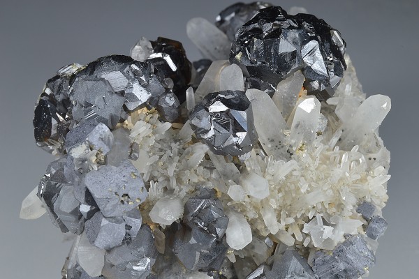 Cleiophane on Quartz, Galena