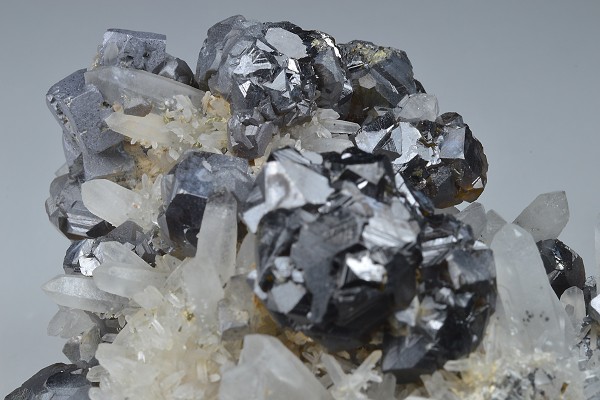 Cleiophane on Quartz, Galena