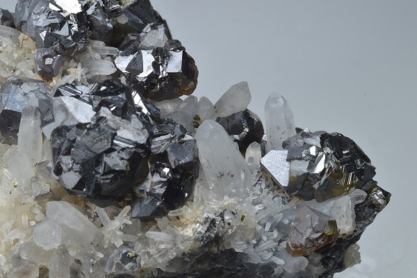 Cleiophane on Quartz, Galena