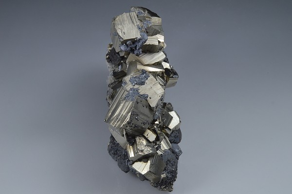 Pyrite, Sphalerite, Chalcopyrite, Quartz - floater