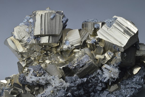 Pyrite, Sphalerite, Chalcopyrite, Quartz - floater