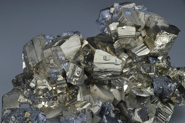 Pyrite, Sphalerite, Chalcopyrite, Quartz - floater