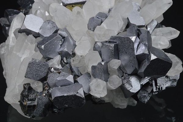 truncated Galena on Quartz, Sphalerite, Pyrite, Chalcopyrite