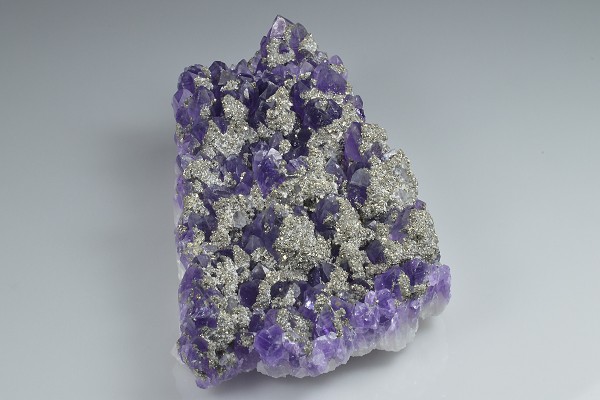 Quartz var.Amethyst, Pyrite
