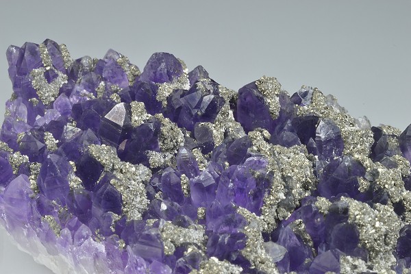 Quartz var.Amethyst, Pyrite