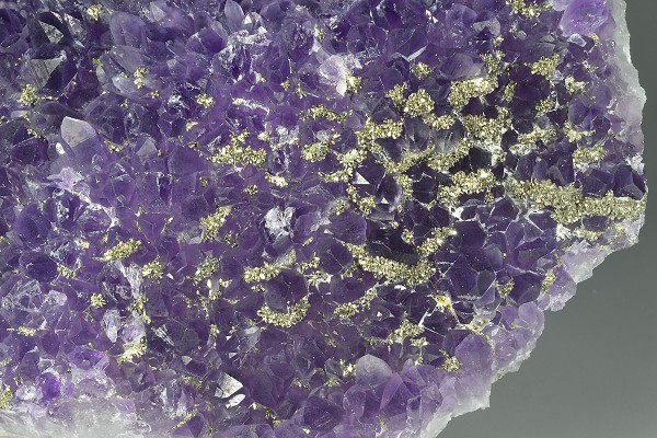 Quartz var.Amethyst, Pyrite