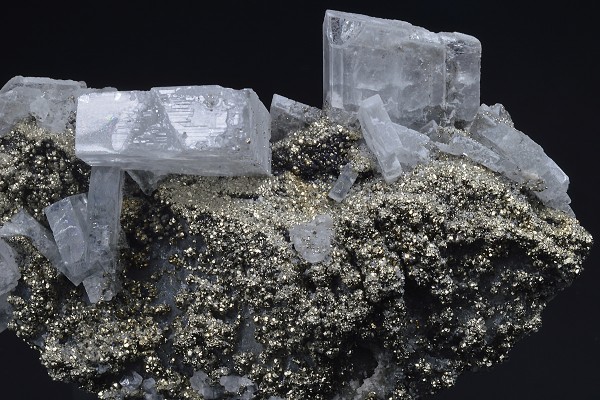 Baryte, Pyrite