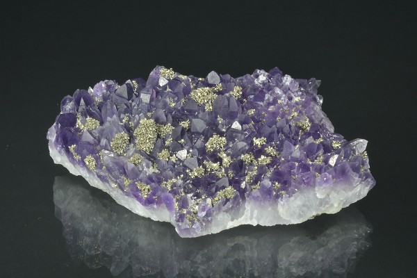 Quartz var.Amethyst, Chalcopyrite