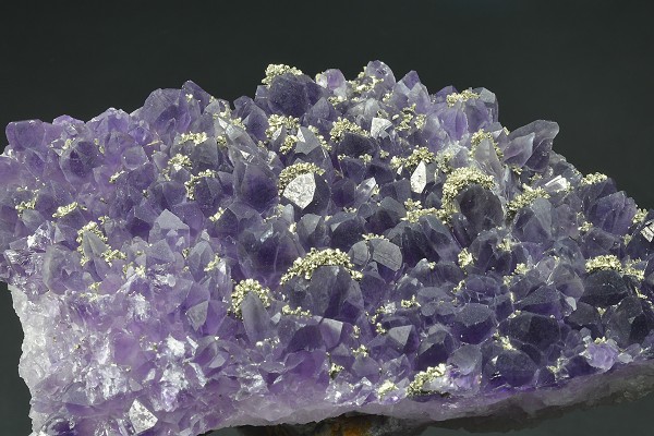 Quartz var.Amethyst, Chalcopyrite
