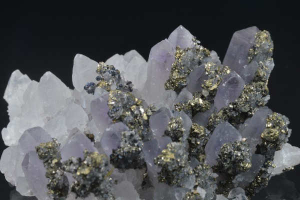 Quartz var.Amethyst, Chalcopyrite