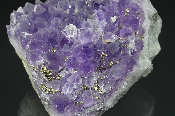 Quartz var.Amethyst, Pyrite