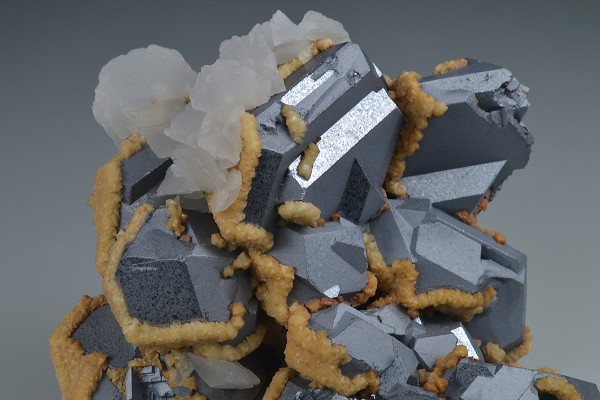 spinel law twin Galena, Calcite