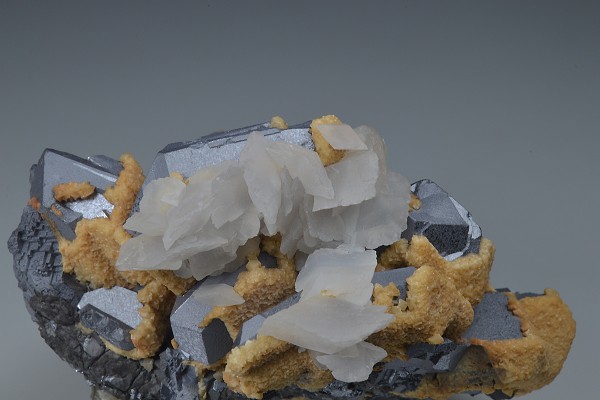 spinel law twin Galena, Calcite