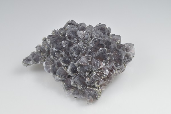 Quartz var.Amethyst, Chalcopyrite