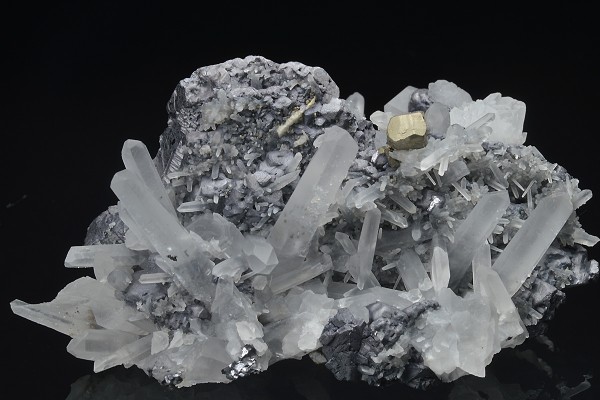 spinel law twin Galena, Quartz, Pyrite