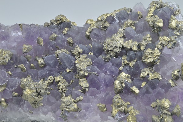 Quartz var.Amethyst, Chalcopyrite