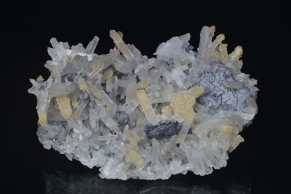 spinel law twin Galena, Quartz