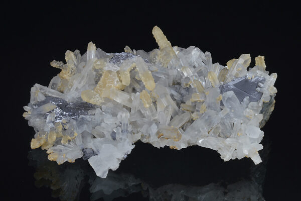 spinel law twin Galena, Quartz
