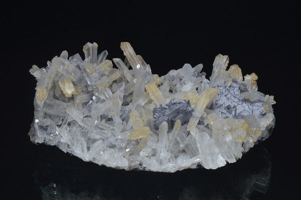 spinel law twin Galena, Quartz