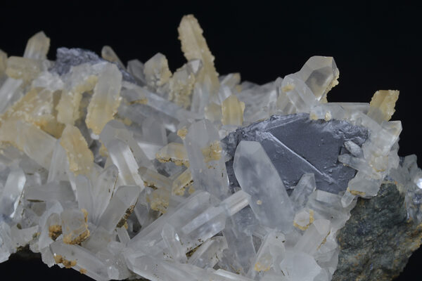 spinel law twin Galena, Quartz