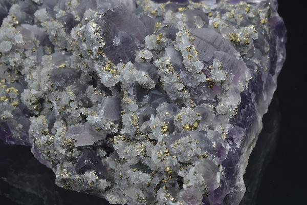 Quartz var.Amethyst, Chalcopyrite