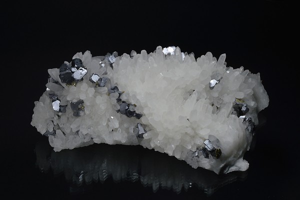 Quartz, Galena, Chalcopyrite, Sphalerite, Pyrite