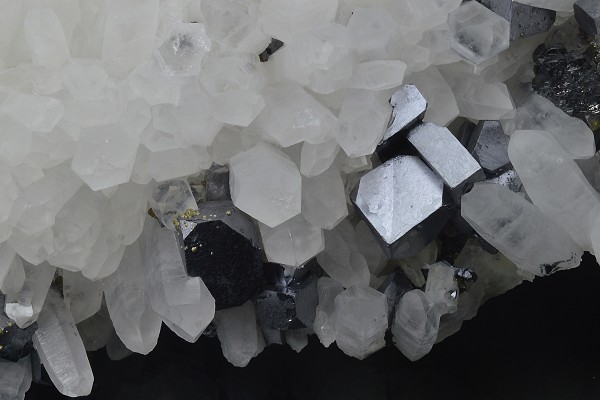 Quartz, Galena, Chalcopyrite, Sphalerite, Pyrite