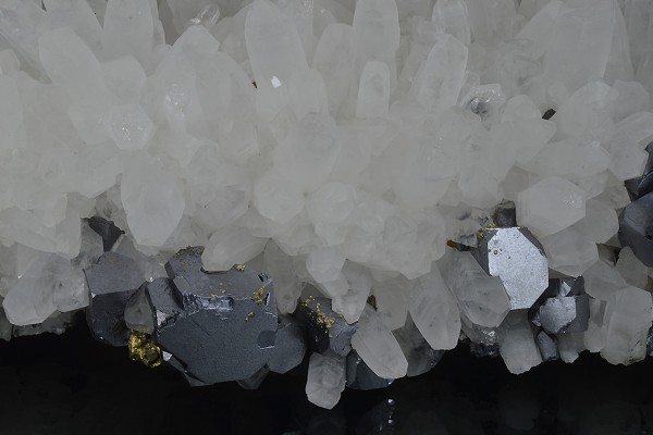 Quartz, Galena, Chalcopyrite, Sphalerite, Pyrite