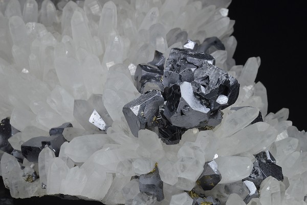 Quartz, Galena, Chalcopyrite, Sphalerite, Pyrite