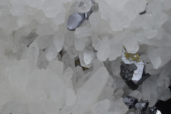 Quartz, Galena, Chalcopyrite, Sphalerite, Pyrite