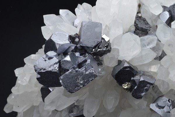 Quartz, Galena, Chalcopyrite, Sphalerite, Pyrite