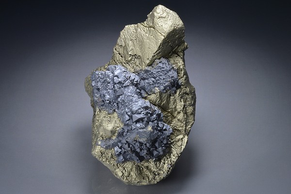 gem Sphalerite var.Cleiophane on Chalcopyrite