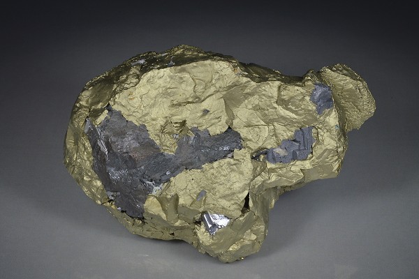 gem Sphalerite var.Cleiophane on Chalcopyrite