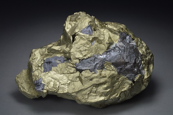 gem Sphalerite var.Cleiophane on Chalcopyrite