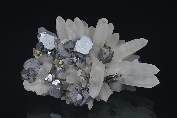 Quartz, Galena, Pyrite, Chalcopyrite, Siderite