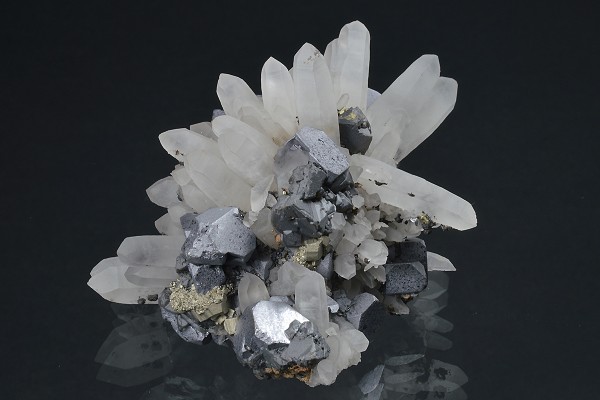 Quartz, Galena, Pyrite, Chalcopyrite, Siderite