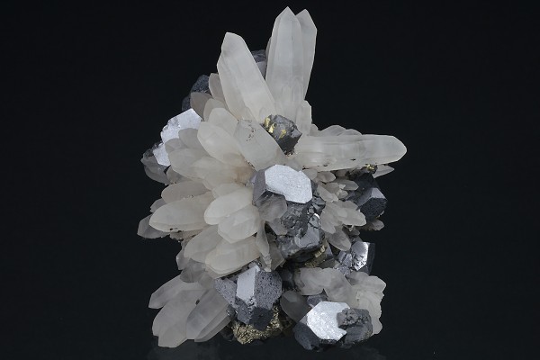 Quartz, Galena, Pyrite, Chalcopyrite, Siderite